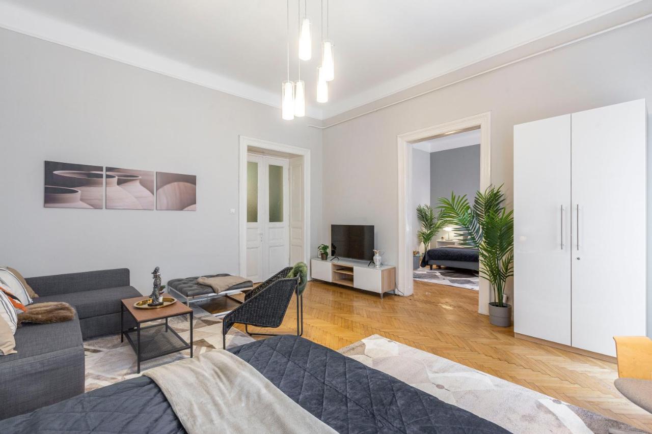 Spacious & Cozy Downtown With Balcony * Budapesta