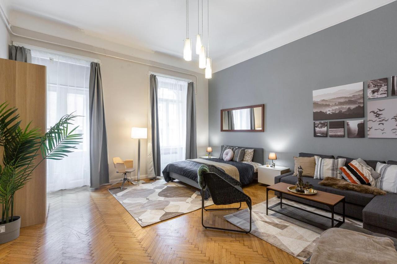 Spacious & Cozy Downtown With Balcony * Budapesta