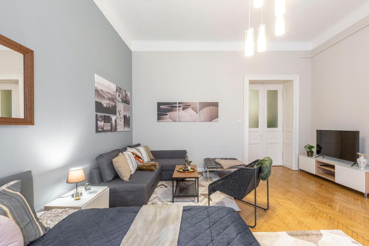 Spacious & Cozy Downtown With Balcony * Budapesta