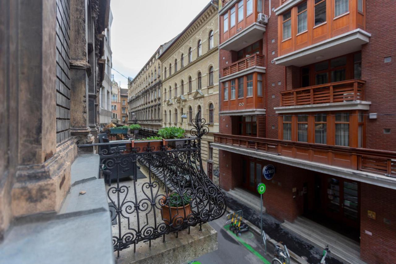 Apartment Spacious & Cozy Downtown With Balcony