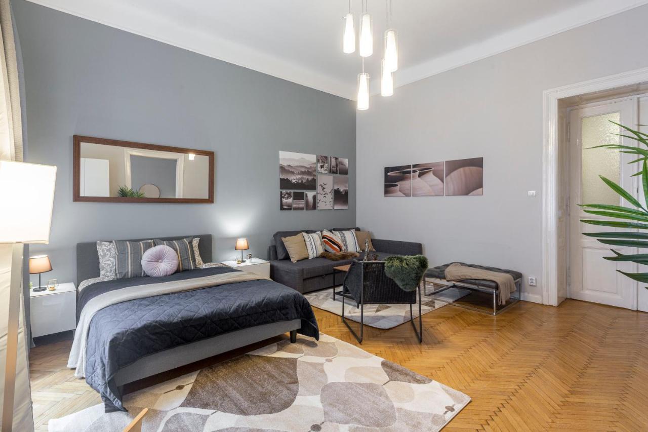 Spacious & Cozy Downtown With Balcony Apartmán *